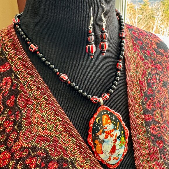 Hand-painted snowman on Russian black Lacquer made into a necklace. Seasonal Fun - Picture 3 of 12